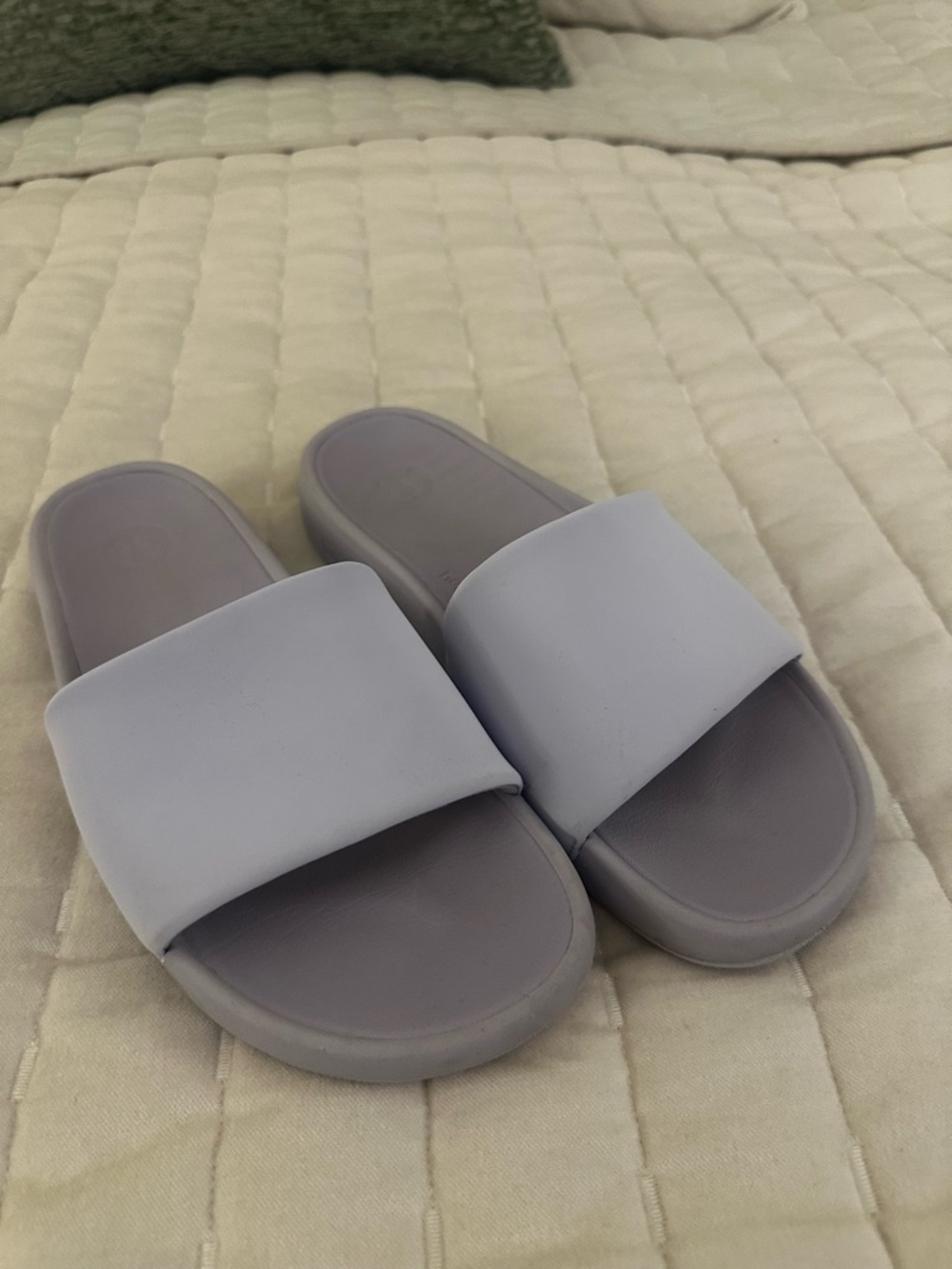 Lululemon Restfeel Slide